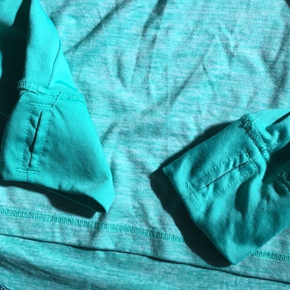 Long sleeve with thumb holes sports shirt - Picture 3 of 3